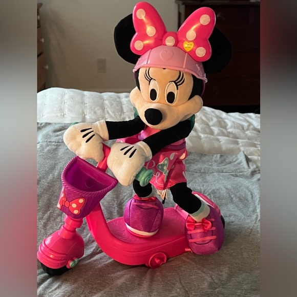 Disney Skating Minnie Mouse Pink Scooter See Video Works Great 15” - Picture 2 of 10